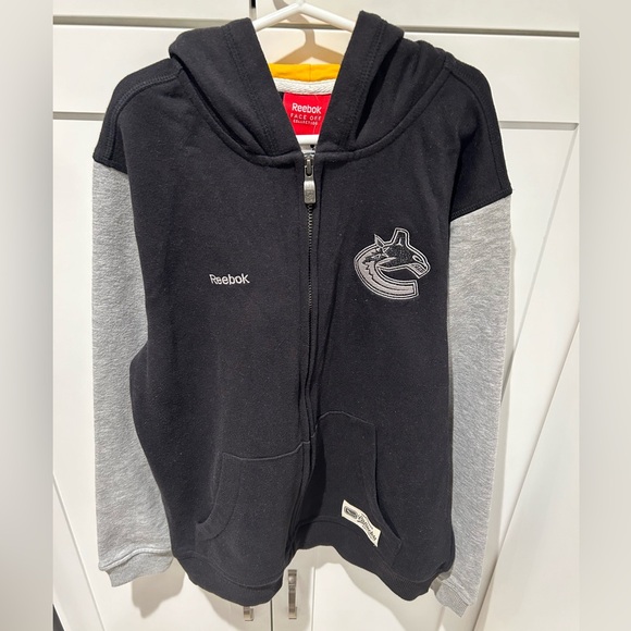 Vancouver canucks hockey children’s Reebok hoodie - Picture 1 of 5